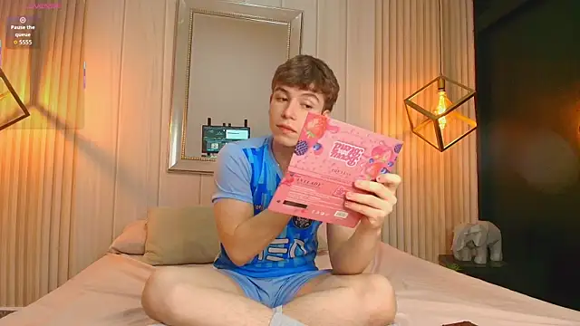 TaylerWhite online show from October 2025 01:21:01 PM