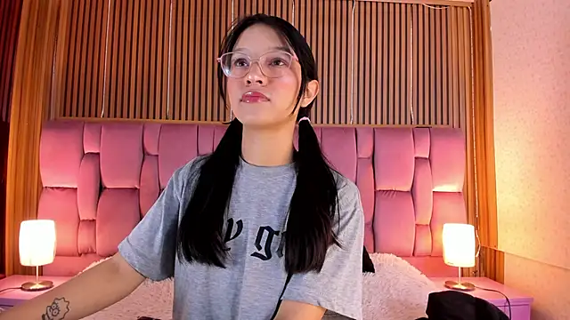 Snapshot of Sophie_Calloway chatting on September 2025 03:22:02 PM Sophie Calloway online show from September 2025 03:22:02 PM