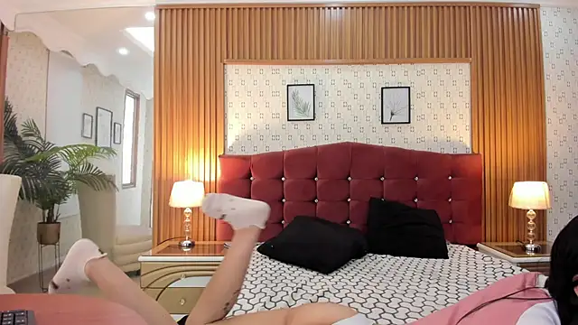 Snapshot of Sophie_Calloway chatting on September 2025 01:44:02 PM Sophie Calloway online show from September 2025 01:44:02 PM