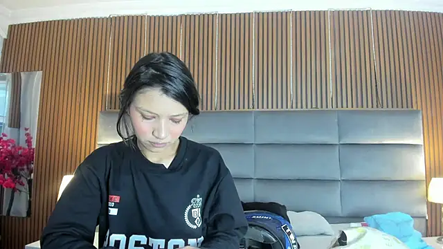 Snapshot of Sophie_Calloway chatting on September 2025 03:03:02 PM Sophie Calloway online show from September 2025 03:03:02 PM