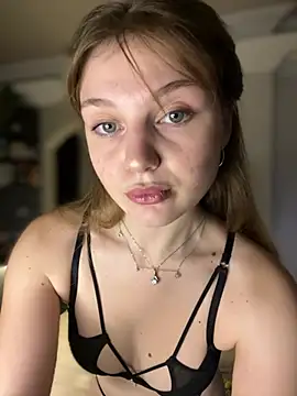 Snapshot of Emaline_Fane chatting on July 2026 07:54:01 PM Emaline Fane online show from July 2026 07:54:01 PM
