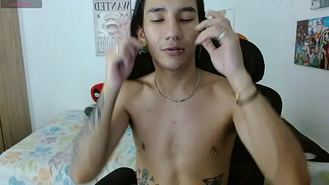 Max0n  online show from November 2025 04:45:01 AM