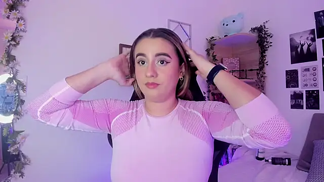 Snapshot of Lana_Herondale chatting on September 2025 09:39:02 PM Lana Herondale online show from September 2025 09:39:02 PM