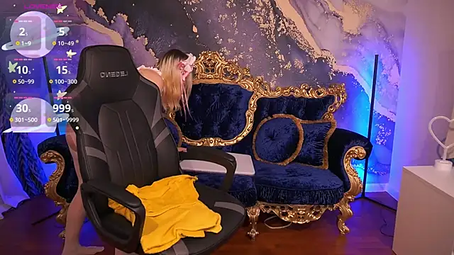 LilElfie online show from November 2025 09:48:01 PM