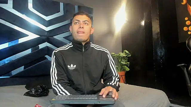 marco garciia  online show from November 2025 03:05:01 PM