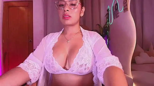 Snapshot of megansan_ chatting on May 2026 02:22:01 PM megansan online show from May 2026 02:22:01 PM