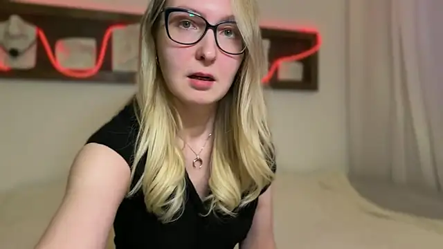 Snapshot of KiraxFate chatting on November 2025 05:11:01 PM KiraxFate online show from November 2025 05:11:01 PM