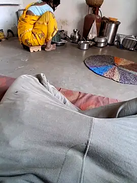 Snapshot of RAYI_Queen_3 chatting on November 2025 03:17:01 AM RAYI Queen 3 online show from November 2025 03:17:01 AM