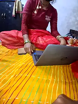 Snapshot of RAYI_Queen_3 chatting on January 2026 10:45:01 PM RAYI Queen 3 online show from January 2026 10:45:01 PM