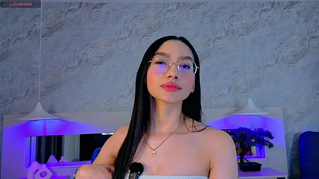 Snapshot of Keira_Corleone chatting on November 2025 04:22:01 AM Keira Corleone online show from November 2025 04:22:01 AM