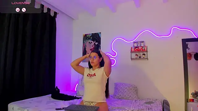 Dilan and Mia online show from September 2025 12:00:02 AM