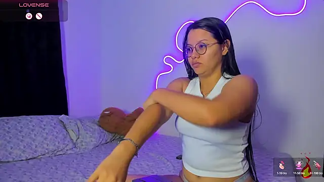 Dilan and Mia online show from May 2026 08:37:01 PM
