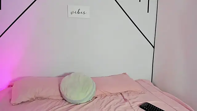 MiahCornell  online show from October 2025 07:40:01 PM