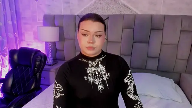 Maxxxine1 online show from April 2026 12:33:02 AM