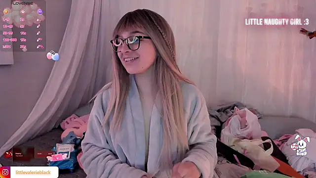 Aurora blaack online show from November 2025 04:12:01 AM