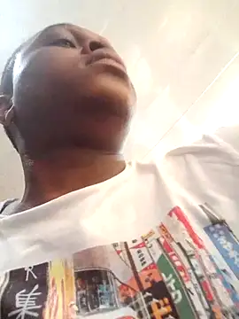 Snapshot of Moet_Chandon chatting on October 2025 01:31:01 PM Moet Chandon online show from October 2025 01:31:01 PM