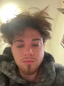 Snapshot of BWC00722 chatting on November 2025 11:43:02 AM BWC00722 online show from November 2025 11:43:02 AM