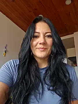 Snapshot of karla_valk1 chatting on April 2026 06:44:02 PM karla valk1 online show from April 2026 06:44:02 PM