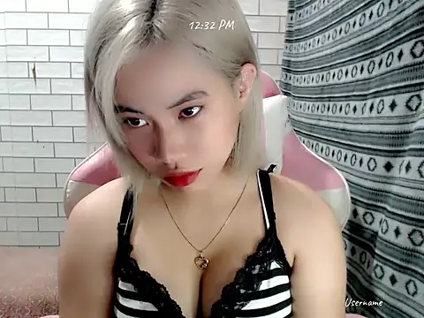 Snapshot of Rainea149 chatting on October 2025 04:32:02 AM Rainea149 online show from October 2025 04:32:02 AM