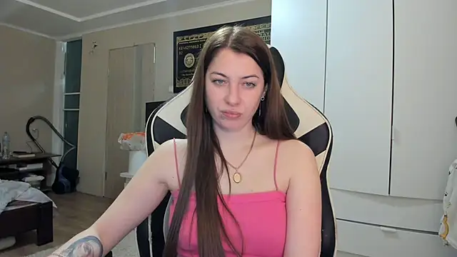 EmiLovsi online show from May 2026 08:14:02 PM