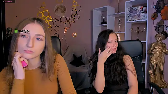 eva smiith  online show from November 2025 06:47:02 AM