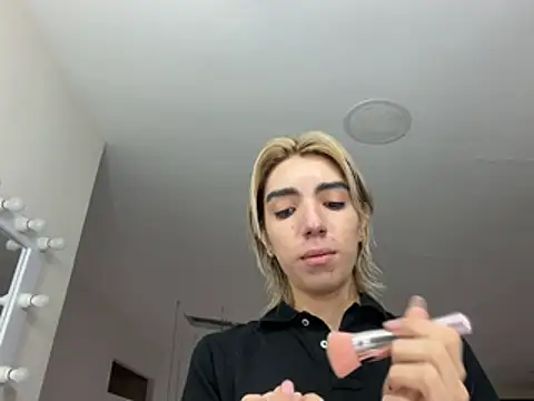 Snapshot of Noah_Bells chatting on May 2026 01:08:02 PM Noah Bells online show from May 2026 01:08:02 PM