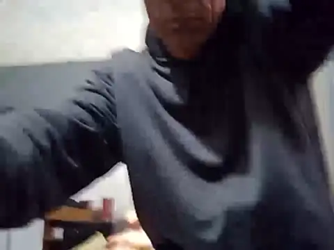Snapshot of BrenoAvelar chatting on May 2026 11:50:02 AM BrenoAvelar online show from May 2026 11:50:02 AM