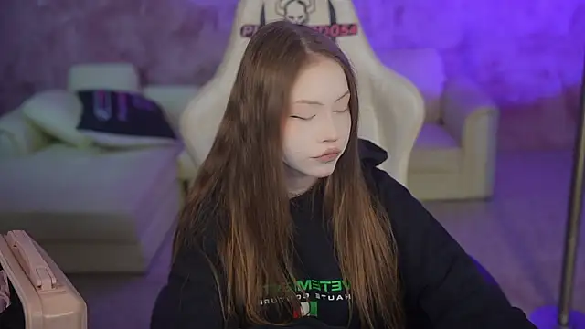 Esmie Smile online show from February 2026 10:55:01 PM