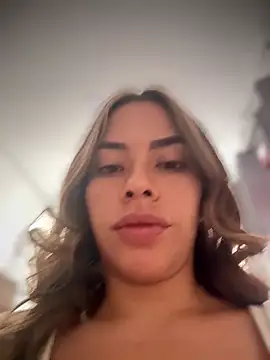 Snapshot of emma-conti2 chatting on May 2026 01:17:02 PM emma-conti2 online show from May 2026 01:17:02 PM