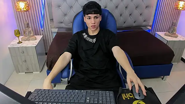 Snapshot of SamBlack_ chatting on April 2026 07:34:01 PM SamBlack online show from April 2026 07:34:01 PM