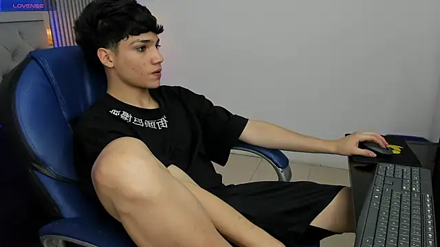 Snapshot of SamBlack_ chatting on May 2026 12:23:02 PM SamBlack online show from May 2026 12:23:02 PM