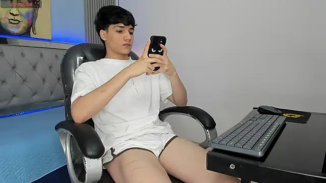 Snapshot of SamBlack_ chatting on May 2026 01:30:02 PM SamBlack online show from May 2026 01:30:02 PM
