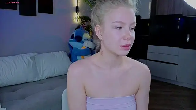 Snapshot of emilyshepar_d chatting on June 2026 02:16:01 AM emilyshepar d online show from June 2026 02:16:01 AM