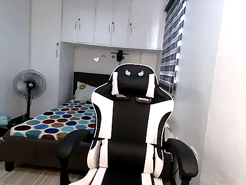 eattmebabyy online show from November 2025 02:47:02 AM