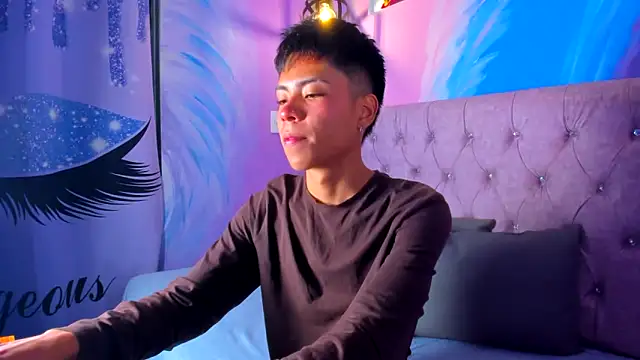 MaxiWildd online show from November 2025 12:51:01 PM