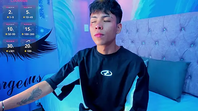 MaxiWildd online show from March 2026 01:11:01 PM