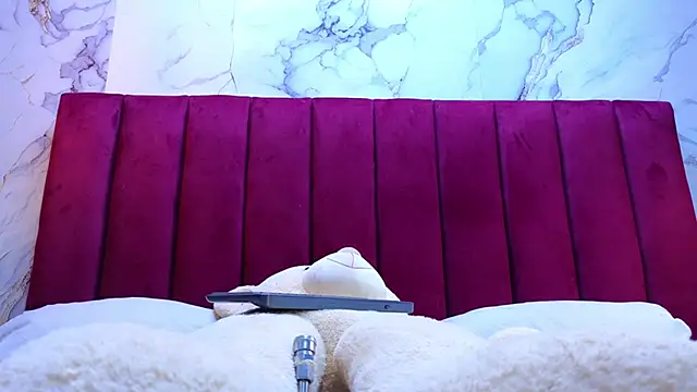 PrincePoppy online show from December 2025 04:25:02 PM