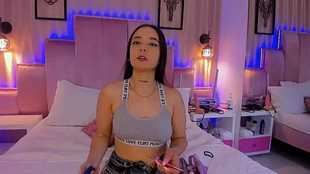 Snapshot of AlliceWinter chatting on February 2026 05:28:02 PM AlliceWinter online show from February 2026 05:28:02 PM