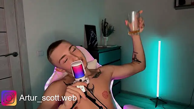 Snapshot of Artur__Skott chatting on December 2025 10:18:02 PM Artur Skott online show from December 2025 10:18:02 PM