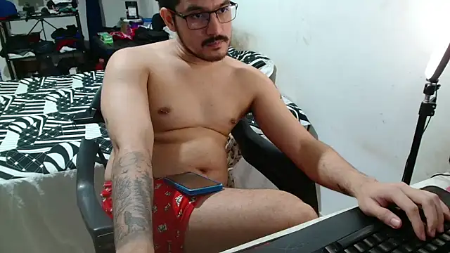 Snapshot of Leonino231 chatting on May 2026 01:11:02 AM Leonino231 online show from May 2026 01:11:02 AM