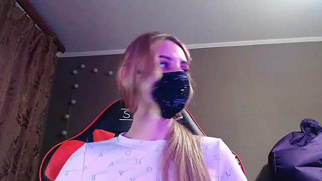 Snapshot of Iris_lave chatting on October 2025 03:33:02 PM Iris lave online show from October 2025 03:33:02 PM