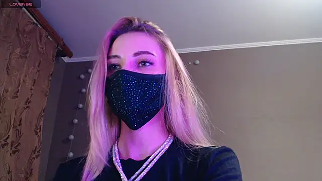 Snapshot of Iris_lave chatting on November 2025 04:31:02 PM Iris lave online show from November 2025 04:31:02 PM