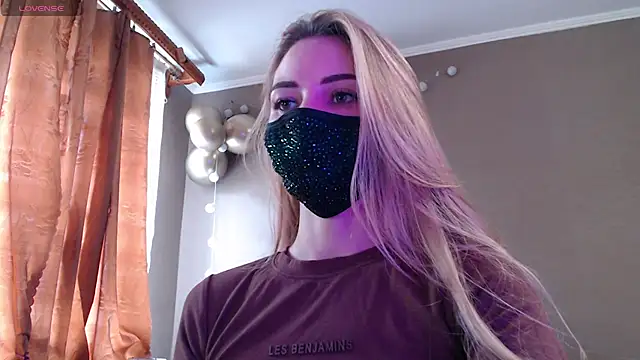 Snapshot of Iris_lave chatting on November 2025 12:15:02 PM Iris lave online show from November 2025 12:15:02 PM