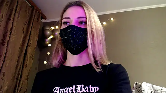 Snapshot of Iris_lave chatting on November 2025 07:16:02 PM Iris lave online show from November 2025 07:16:02 PM