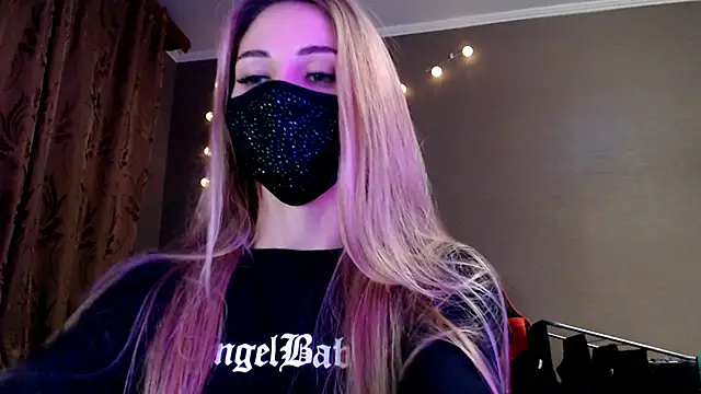 Snapshot of Iris_lave chatting on December 2025 08:03:01 PM Iris lave online show from December 2025 08:03:01 PM