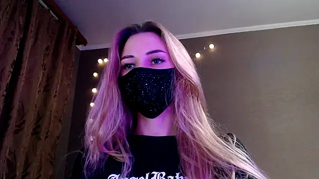 Snapshot of Iris_lave chatting on December 2025 04:05:01 PM Iris lave online show from December 2025 04:05:01 PM