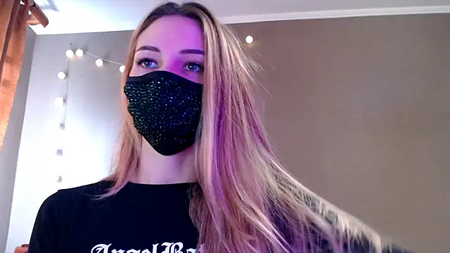 Snapshot of Iris_lave chatting on December 2025 10:02:01 AM Iris lave online show from December 2025 10:02:01 AM