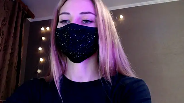 Snapshot of Iris_lave chatting on December 2025 02:56:01 PM Iris lave online show from December 2025 02:56:01 PM