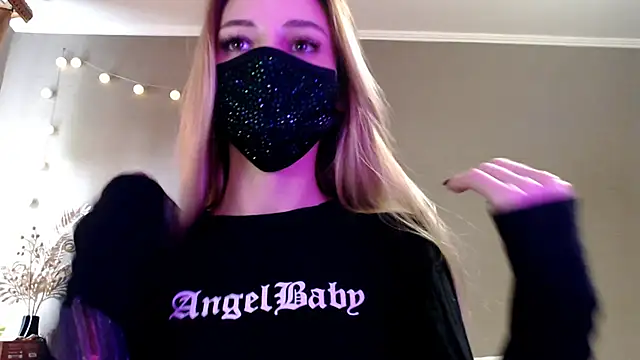 Snapshot of Iris_lave chatting on May 2026 01:49:02 PM Iris lave online show from May 2026 01:49:02 PM