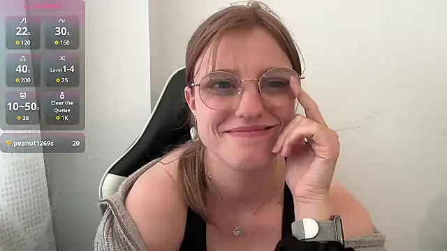 Snapshot of BustyKellyXXX chatting on June 2026 03:00:01 PM BustyKellyXXX online show from June 2026 03:00:01 PM